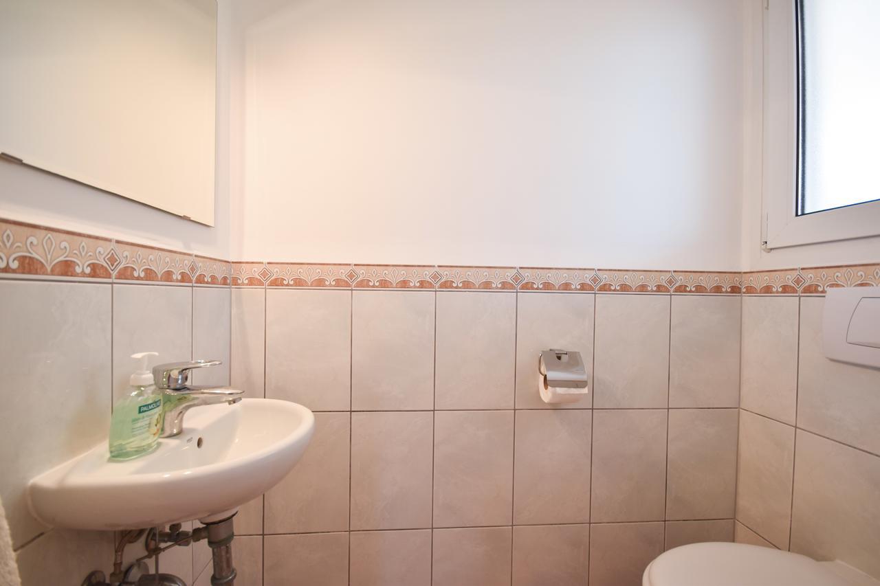 In The Second Line, Modern Beachfront Holiday Home In Costabella, Marbella Zewnętrze zdjęcie