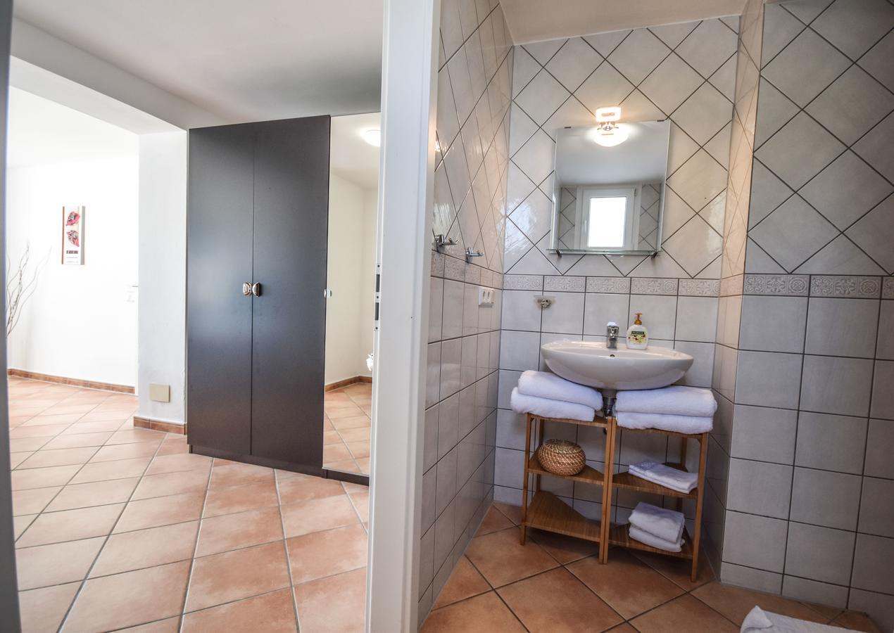 In The Second Line, Modern Beachfront Holiday Home In Costabella, Marbella Zewnętrze zdjęcie