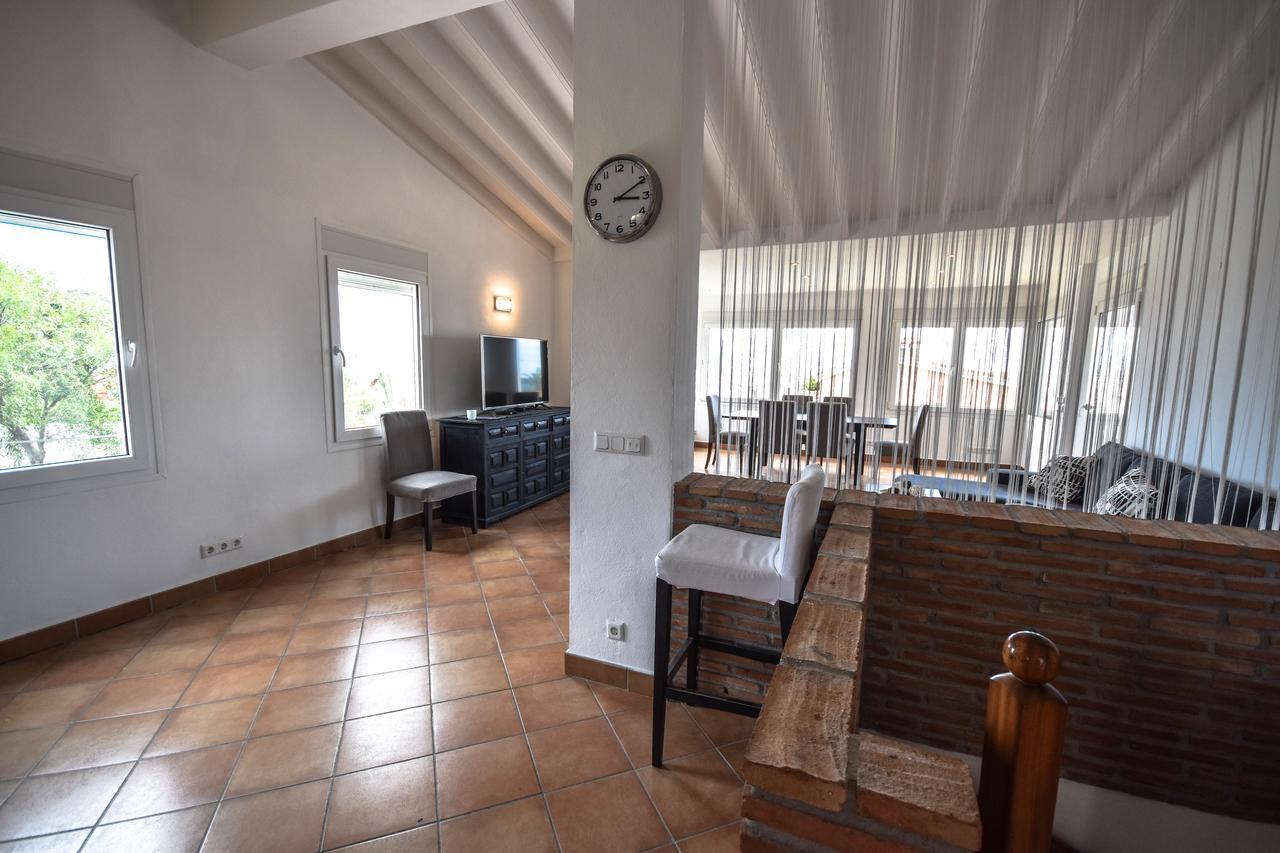 In The Second Line, Modern Beachfront Holiday Home In Costabella, Marbella Zewnętrze zdjęcie