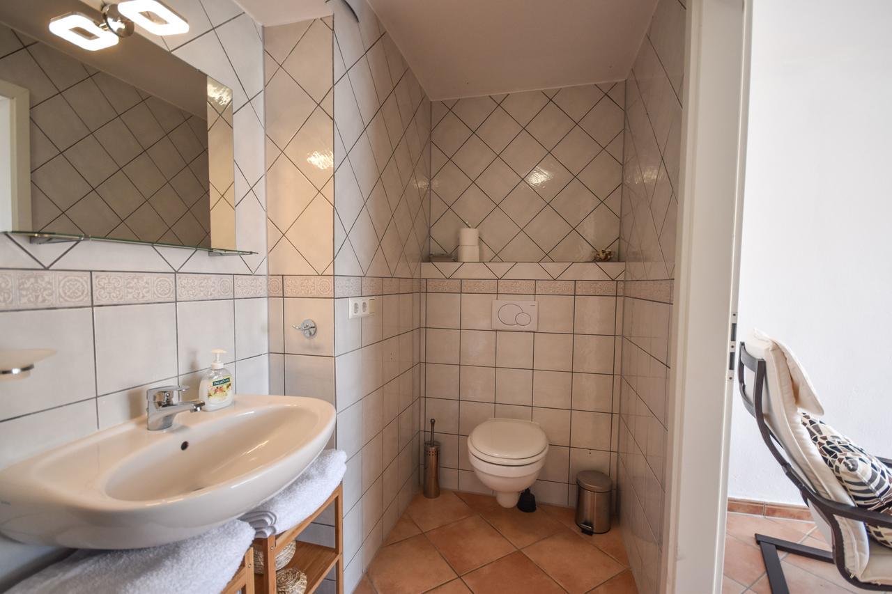 In The Second Line, Modern Beachfront Holiday Home In Costabella, Marbella Zewnętrze zdjęcie