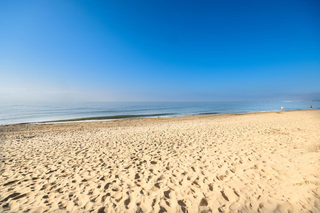 In The Second Line, Modern Beachfront Holiday Home In Costabella, Marbella Zewnętrze zdjęcie