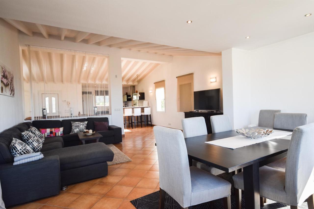 In The Second Line, Modern Beachfront Holiday Home In Costabella, Marbella Zewnętrze zdjęcie