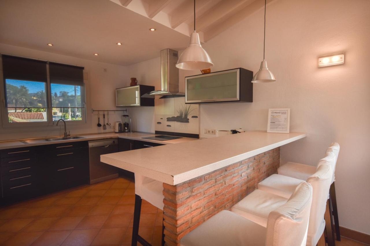 In The Second Line, Modern Beachfront Holiday Home In Costabella, Marbella Zewnętrze zdjęcie