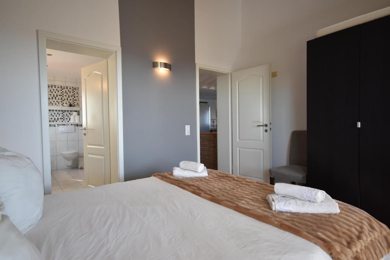 In The Second Line, Modern Beachfront Holiday Home In Costabella, Marbella Zewnętrze zdjęcie