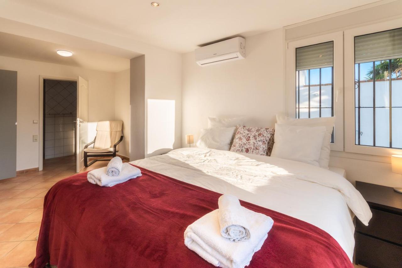 In The Second Line, Modern Beachfront Holiday Home In Costabella, Marbella Zewnętrze zdjęcie