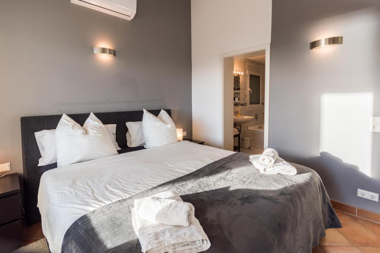 In The Second Line, Modern Beachfront Holiday Home In Costabella, Marbella Zewnętrze zdjęcie
